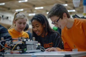 Alunos na Escola 3.0 Estudantes usando tecnologia